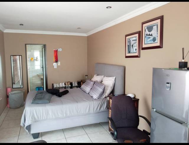 3 BEDROOM HOUSE FOR SALE IN DIEPKLOOF ZONE 4